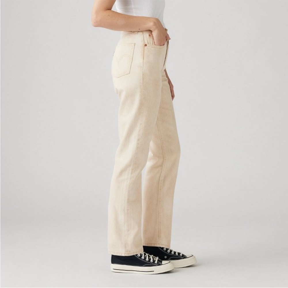 Levi's
Women's 501 Original-Fit High Rise Jeans Cloudy Safari Size 29 NWT - Picture 2 of 5